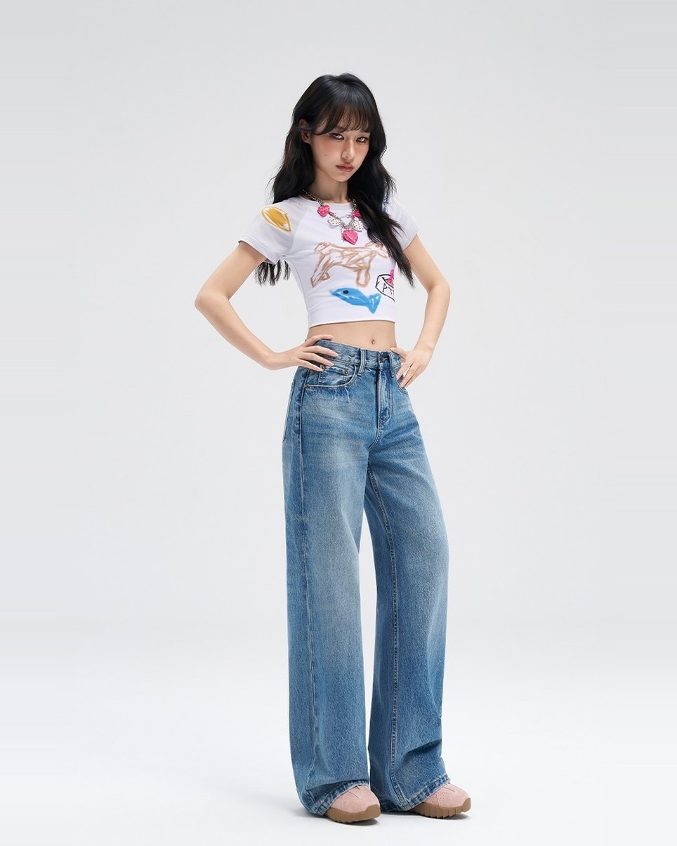Straight-Leg Jean in mid wash, front