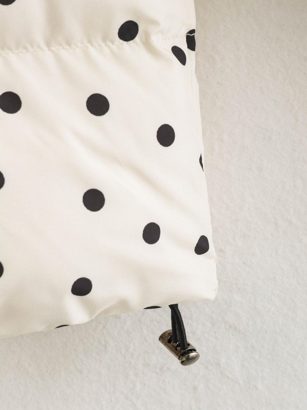 Drawcord toggle at the hem